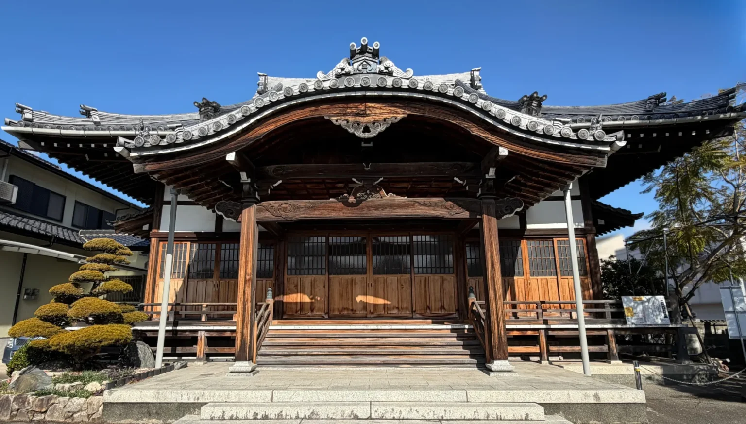 妙安寺の本堂正面外観