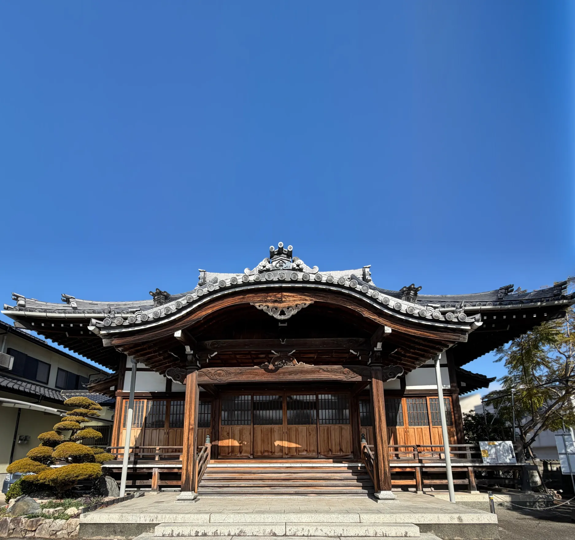 妙安寺の本堂正面外観